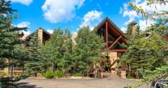 Bear-Creek-Lodge-exterior-summer-small